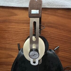 Sennheiser Momentum 2 corded on-ear headphones with case and jack-to-usb c conve
